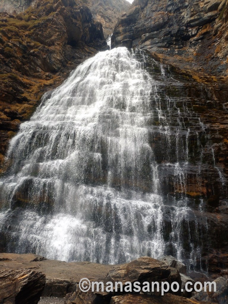 ピリネー山脈で渓谷ハイキング。アイゼン必須だった【スペイン北部国立公園】